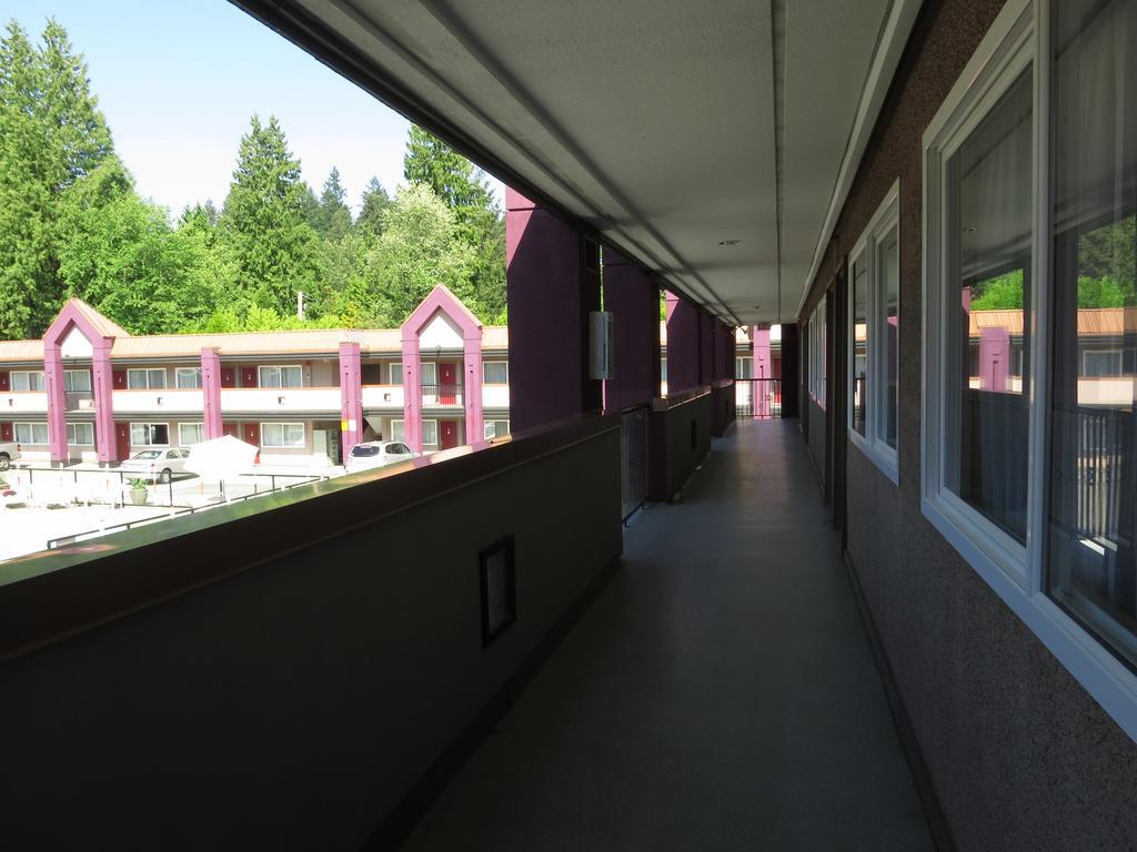 North Vancouver Hotel Exterior foto